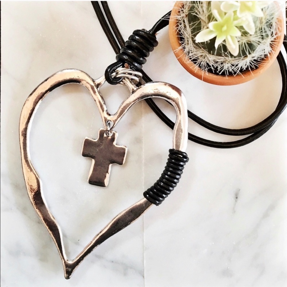 Boho Gypsy Soul Silver Leather Necklace NWOT